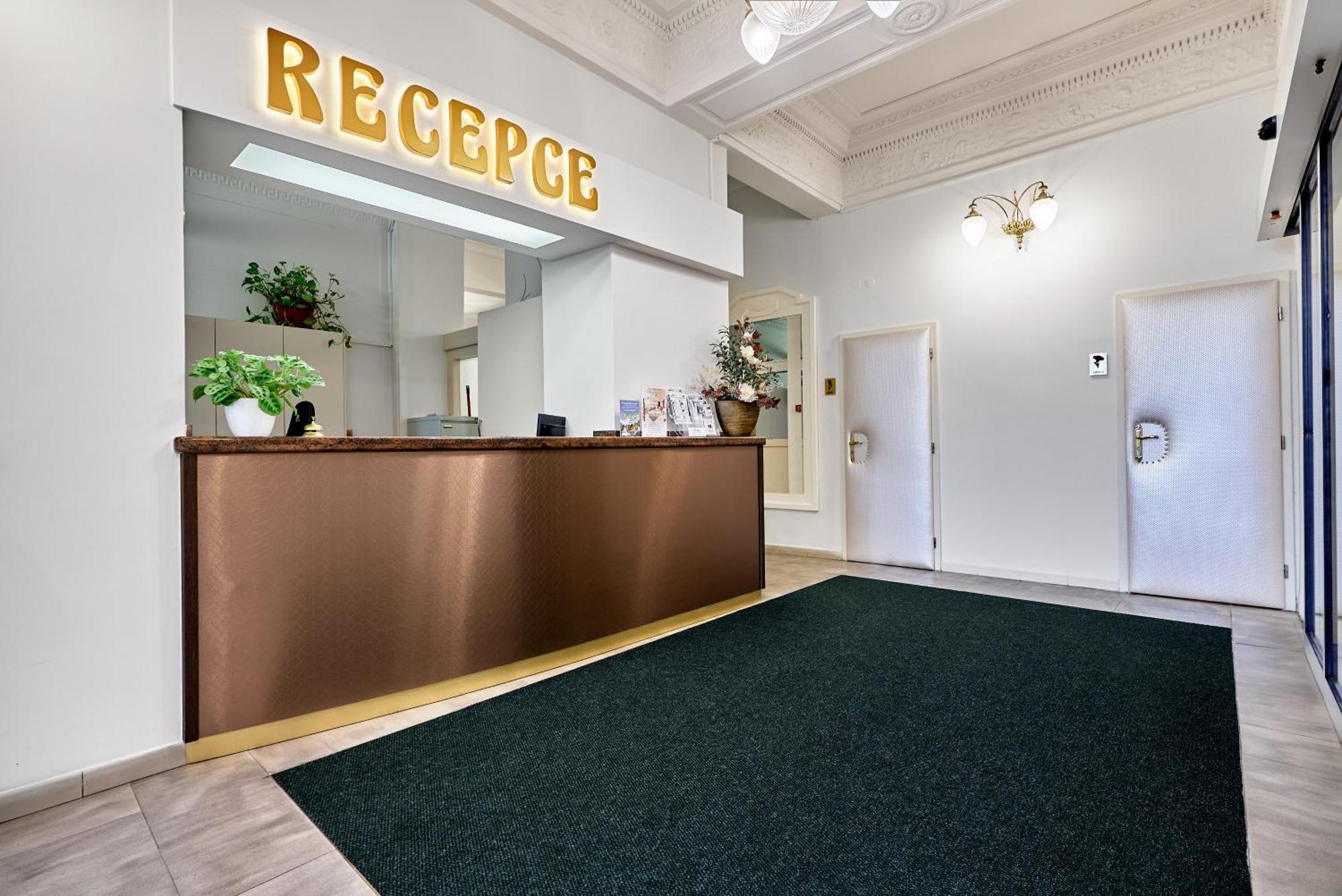 Hotel Maxim Mariańskie Łaźnie Zewnętrze zdjęcie