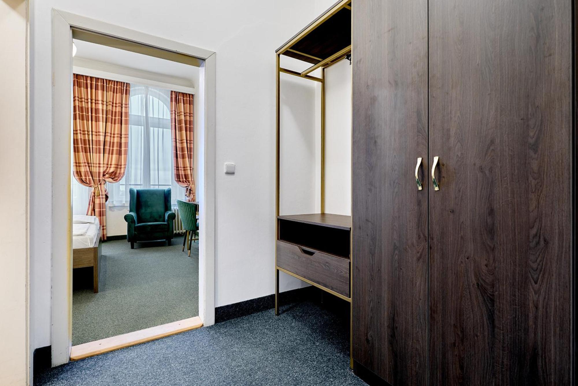 Hotel Maxim Mariańskie Łaźnie Zewnętrze zdjęcie