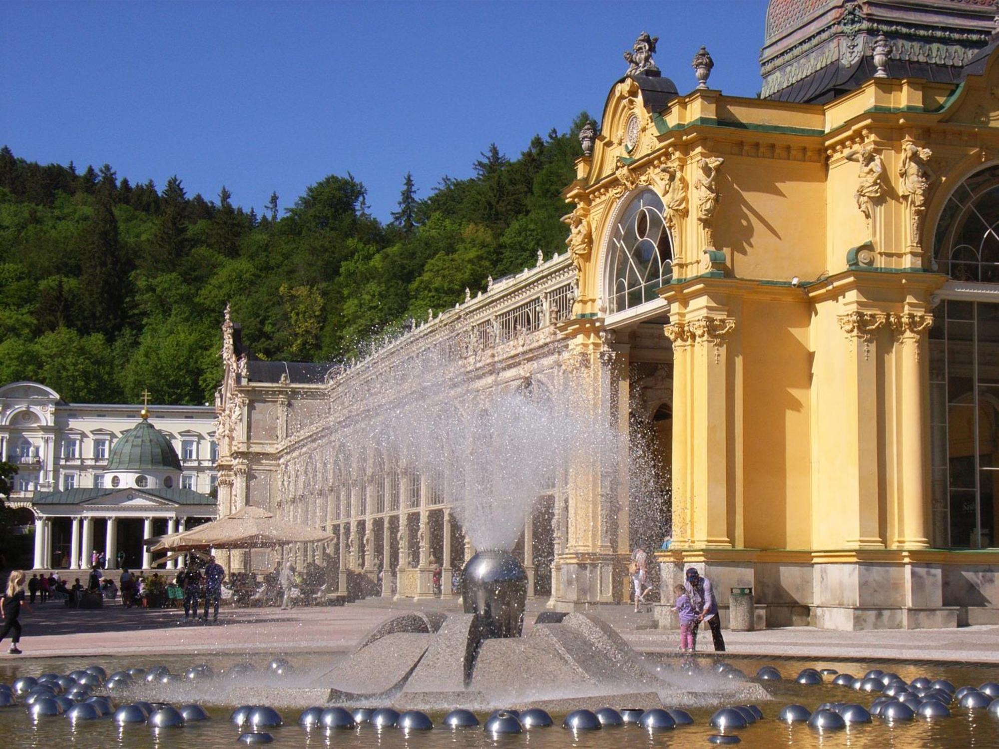 Hotel Maxim Mariańskie Łaźnie Zewnętrze zdjęcie